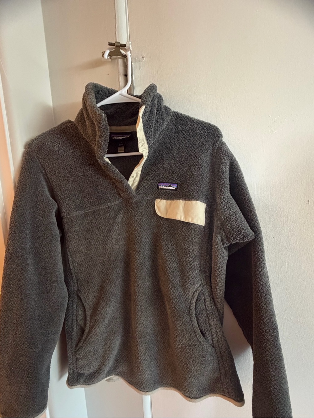 Patagonia Women's Gray Fleece Pullover with Cream Trim